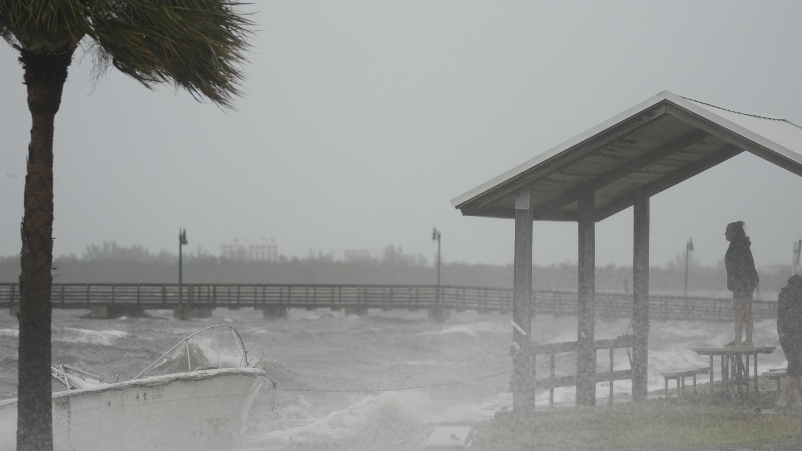 Breaking - Nicole, now a hurricane, barrels toward Florida