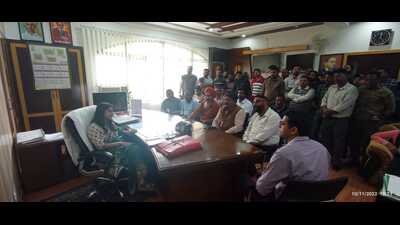 Members of Municipal Employees Sangharsh Committee at a meeting with MC commissioner Shena Aggarwal on Thursday. (HT Photo)