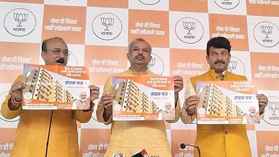 (from left) BJP leader Ashish Sood, Delhi BJP president Adesh Gupta and BJP MP Manoj Tiwari release the Vachan for the MCD elections on Thursday. (HT Photo)