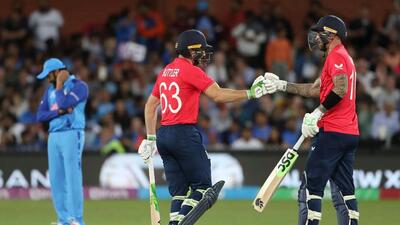England's Captain Jos Buttler (C) and Alex Hales bump gloves during the ICC men's Twenty20 World Cup 2022 semi-final cricket match between England and India at The Adelaide Oval on November 10, 2022 in Adelaide. (AFP) England's Captain Jos Buttler (C) and Alex Hales bump gloves during the ICC men's Twenty20 World Cup 2022 semi-final cricket match between England and India at The Adelaide Oval on November 10, 2022 in Adelaide. (AFP)
