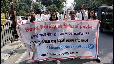 Agitating MBBS students reject govt’s new notification on bond policy Agitating MBBS students reject govt’s new notification on bond policy