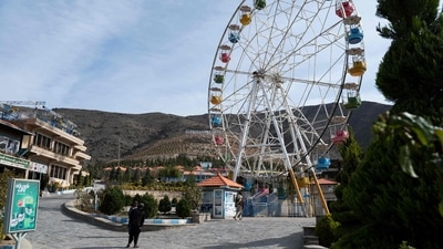 Afghanistan: Taliban guards standing next to a ferry wheel ride at the Habibullah Zazai Park. (AFP) Afghanistan: Taliban guards standing next to a ferry wheel ride at the Habibullah Zazai Park. (AFP)