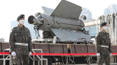 North Korea: South Korean army soldiers stand in front of the debris of a missile. (AP) North Korea: South Korean army soldiers stand in front of the debris of a missile. (AP)
