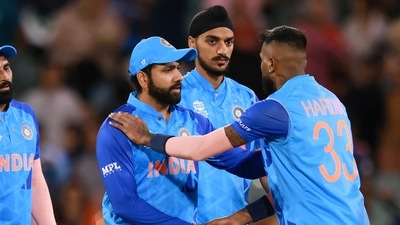 Rohit Sharma (c) with teammates after India's loss (AP)