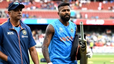 India's Hardik Pandya (R) talks to the team's coach Rahul Dravid (AFP) India's Hardik Pandya (R) talks to the team's coach Rahul Dravid (AFP)