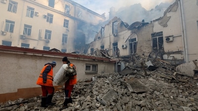 Municipal workers remove debris outside a local railway administration headquarters damaged in shelling in the course of Russia-Ukraine conflict in Donetsk, Russian-controlled Ukraine. (File image) (REUTERS)