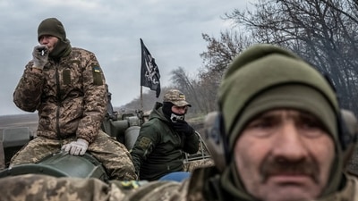 Russia-Ukraine War: Ukrainian servicemen ride a 2S7 Pion self-propelled gun, as Russia's attack on Ukraine continues. (Reuters)