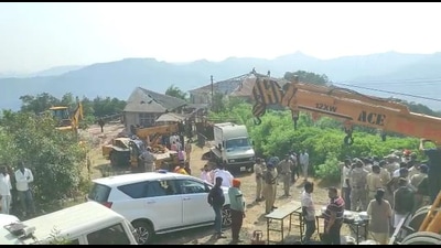 Police undertake the anti-encroachment drive near Afzal Khan’s tomb near Pratapgad in Satara on Thursday. (HT PHOTO)
