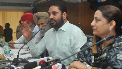 Encroachment in Mohali markets has become a serious issue and has been debated several times in house meetings, but the civic body has completely failed to tackle this. (Ravi Kumar/HT)