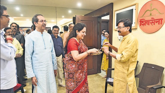 Mumbai, India - November 10, 2022: Shiv Sena (Uddhav Balasaheb Thackeray) leader and MP Sanjay Raut welcomed Rashmi Thackeray and party chief Uddhav Thackeray at Matoshree, Bandra, in Mumbai, India, on Thursday, November 10, 2022. (Photo by Vijay Bate/HT Photo) (HT PHOTO)