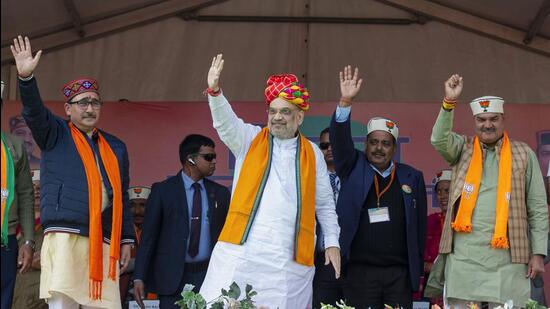 Union home minister Amit Shah and BJP candidate from Sulah assembly segment Vipin Singh Parmar (left) at an election rally in Palampur of Himachal Pradesh on Thursday. (ANI Photo)