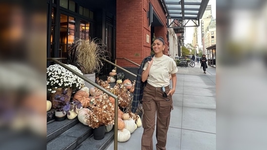 Mrunal Thakur opted for a casual yet trendy look for her outing in New York city.(Instagram/@mrunalthakur)