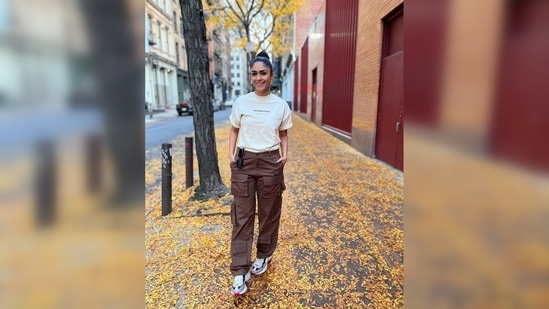 Mrunal Thakur donned an off-white loose-fit t-shirt which she paired with a deeper brown shade cargo pants.(Instagram/@mrunalthakur)