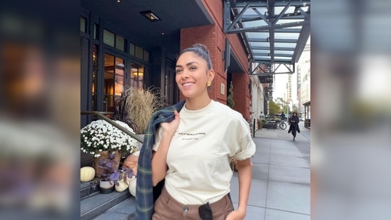 Sharing a string of images on her Instagram handle, Mrunal Thakur captioned her post, "Autumn leaves and pumpkins please #newyork #nyc #fall #autumn #travel."(Instagram/@mrunalthakur)