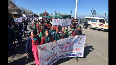 Ahead of Himachal Pradesh assembly elections, students take part in the voters awareness campaign at Ridge, Shimla on Friday. (Deepak Sansta / HT)