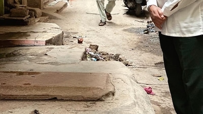 By now, only a few graves can be spotted in the lanes of Mohalla Qabristan.