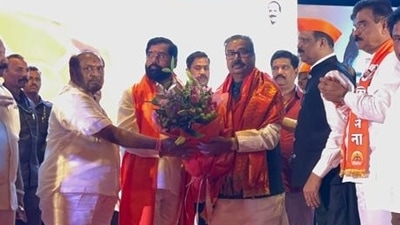 Uddhav Thackeray faction MP Gajanan Kirtikar joins Eknathn Shinde faction of Shiv Sena. (HT photo) Uddhav Thackeray faction MP Gajanan Kirtikar joins Eknathn Shinde faction of Shiv Sena. (HT photo)