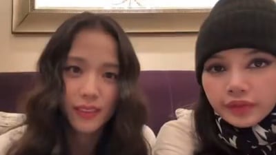 Blackpink member Jisoo and Lisa during a fan interaction.