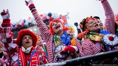 Ready to have a good time in Cologne. (Rolf Vennenbernd/dpa/picture alliance) Ready to have a good time in Cologne. (Rolf Vennenbernd/dpa/picture alliance)