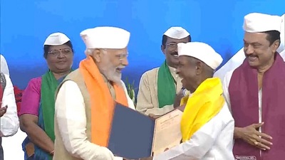 Prime Minister Narendra Modi presents an honorary doctorate to music maestro Ilayaraja.
