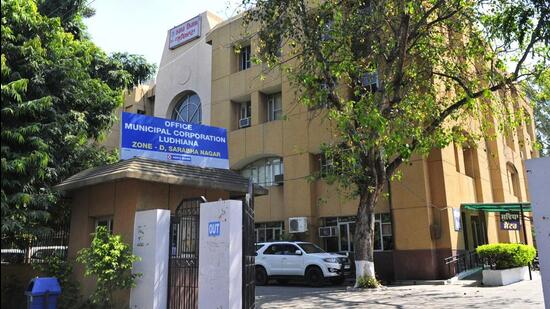 President of the engineers’ body Kapil Arora said even the LudhianaR MC has constructed a library in the green belt near Manju cinema and also green belts, alongside the roads from Jagraon bridge till Sherpur chowk, are being used for parking. (HT FILE)