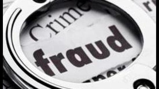 The accused won victim’s confidence by telling him that he is not opting for official currency exchanges as they ask for source of the currency. A a case has been registered under Sections 420 (cheating) and 34 (common intention) of Indian Penal Code by the Ludhiana police. (HT FILE)