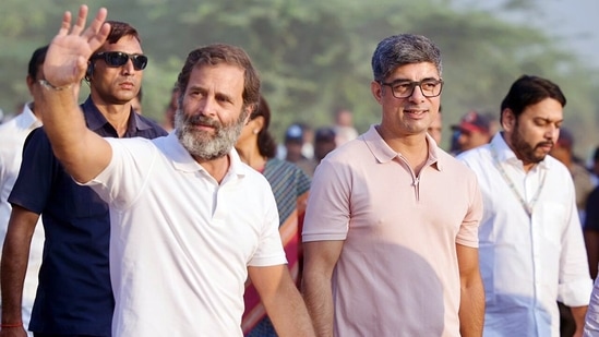 Congress leader Rahul Gandhi with Bollywood actor Sushant Singh in Nanded on Thursday.(Congress Twitter) Congress leader Rahul Gandhi with Bollywood actor Sushant Singh in Nanded on Thursday.(Congress Twitter)