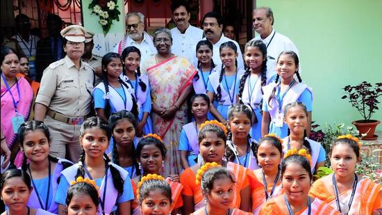 President Murmu met the teachers and some of her former classmates and posed with them for a group photograph.