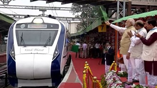 Prime Minister Narendra Modi flags off Vande Bharat Express at KSR railway station in Bengaluru.(PMO)