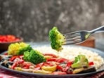 Late-night eating, high carbohydrate intake at night, processed foods, and disturbed sleep are all factors that contribute to the body's high fasting sugar levels. Late-night eating, high carbohydrate intake at night, processed foods, and disturbed sleep are all factors that contribute to the body's high fasting sugar levels.