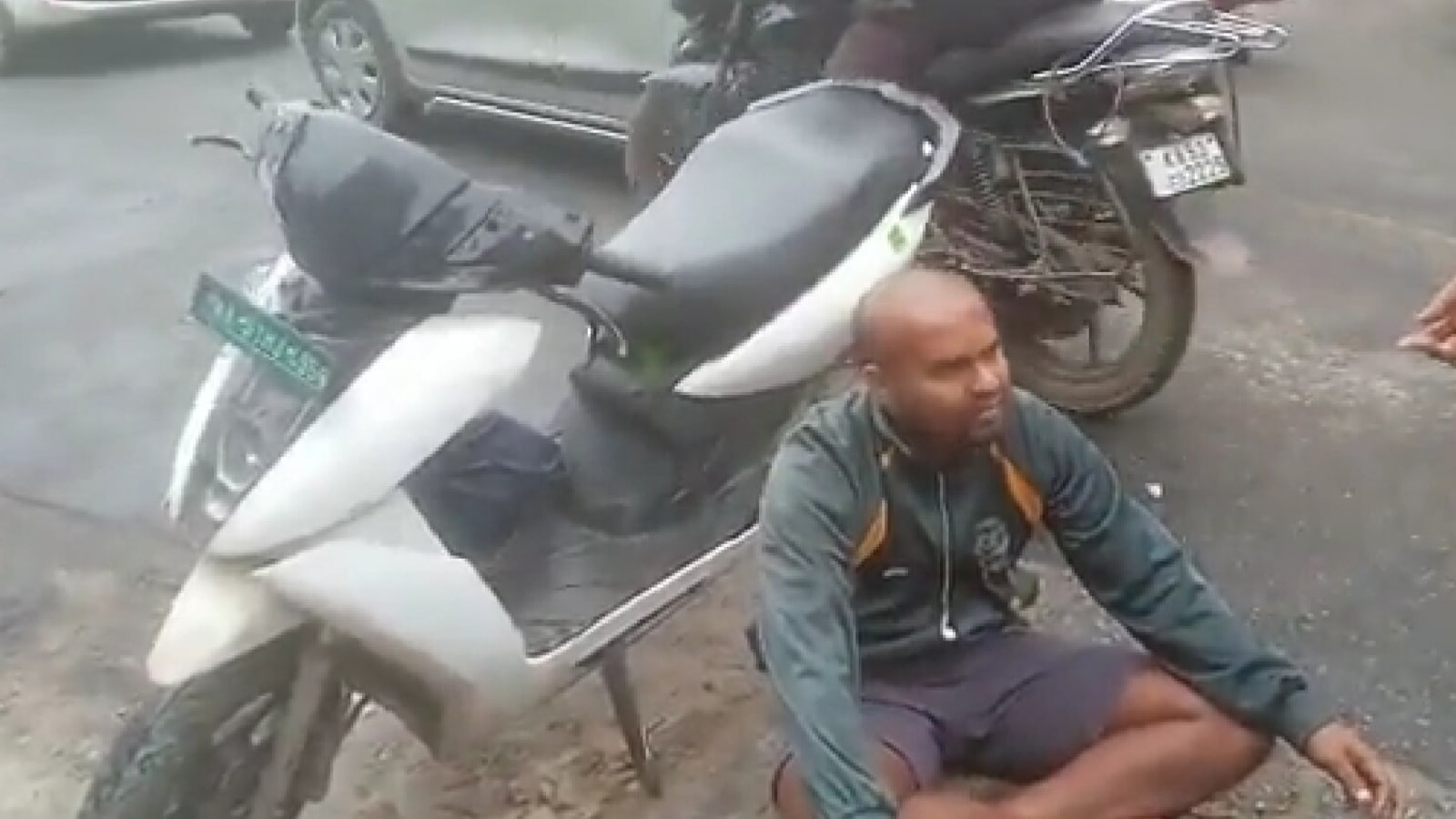 Video shows man protesting in Bengaluru after accident due to pothole