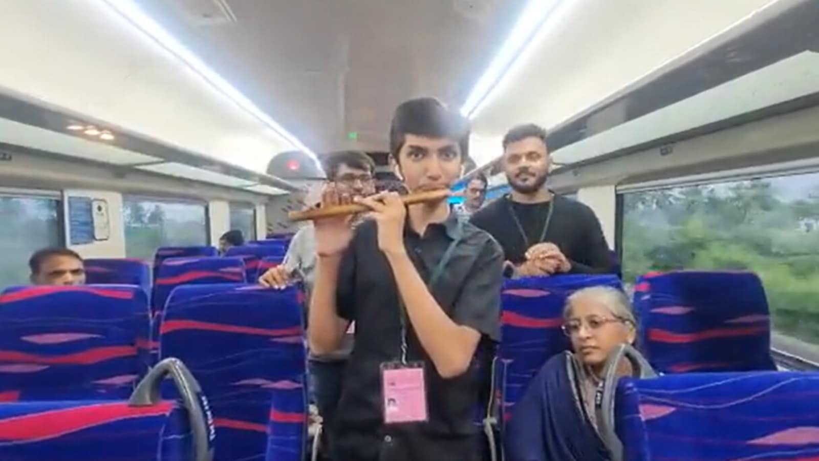 watch-bengaluru-student-plays-vande-mataram-tune-on-flute-on-vande