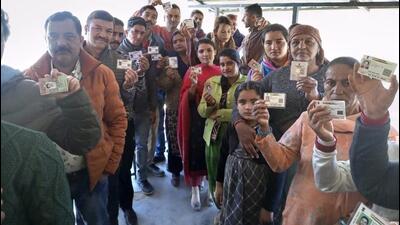 Voters showing their I-cards before casting their votes at Bhattakufer polling station in Shimla on Saturday. Polling for the assembly elections started at 8am and will continue till 5.30pm. (Deepak Sansta/HT) Voters showing their I-cards before casting their votes at Bhattakufer polling station in Shimla on Saturday. Polling for the assembly elections started at 8am and will continue till 5.30pm. (Deepak Sansta/HT)