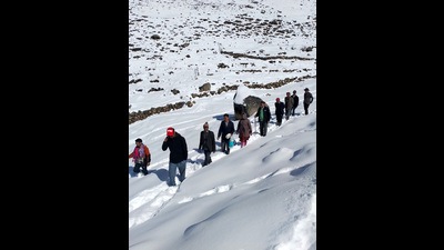 Voters moving through the snow to polling station at Chasak Bhatori in Pangi in Chamba district on Saturday. (HT Photo) Voters moving through the snow to polling station at Chasak Bhatori in Pangi in Chamba district on Saturday. (HT Photo)