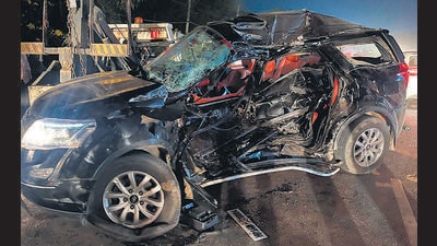 The mangled remains of the Mahindra XUV at Derabassi on the Chandigarh-Ambala national highway. (HT Photo)