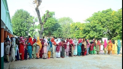 14 injured in clashes, 80% voter turnout in gram panchayat polls 14 injured in clashes, 80% voter turnout in gram panchayat polls