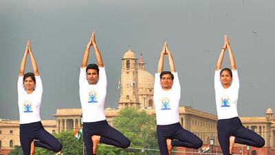 People perform yoga at Rajpath, New Delhi. (Arvind Yadav/HT Photo)