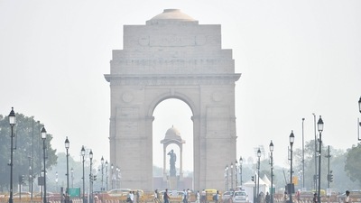 Smoke from stubble fires contributed to 17% of Delhi’s PM2.5 levels on Saturday, a reduction from 19% the previous day. (Rahul Singh) Smoke from stubble fires contributed to 17% of Delhi’s PM2.5 levels on Saturday, a reduction from 19% the previous day. (Rahul Singh)
