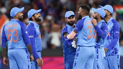 India's Hardik Pandya, centre, is congratulated by teammates after taking the wicket of Zimbabwe's Craig Ervine during the T20 World Cup cricket match between India and Zimbabwe in Melbourne, Australia, Sunday, Nov. 6, 2022. AP/PTI(AP11_06_2022_000148A) (AP)