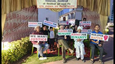 The protesters have two key demands. Firstly, the administration should again get the valuation done using the right methodology and proper diligence, and the builder should compensate them according to the market value prevalent as settlement. (Parveen Kumar/HT Photo)