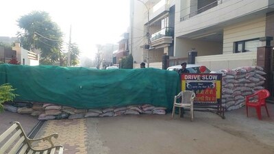 Temporary bunkers have been installed by placing sandbags outside the residence of Congress leader Gursimran Singh Mand in Sarabha Nagar Extension, Ludhiana.