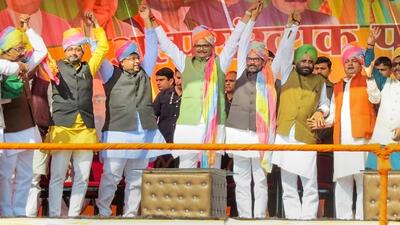 Former Union minister Mukhtar Abbas Naqvi, Uttar Pradesh deputy chief minister Brajesh Pathak and others at the Alpsankhyak Pasmanda Sammelan in Rampur on Saturday. (PTI PHOTO) Former Union minister Mukhtar Abbas Naqvi, Uttar Pradesh deputy chief minister Brajesh Pathak and others at the Alpsankhyak Pasmanda Sammelan in Rampur on Saturday. (PTI PHOTO)
