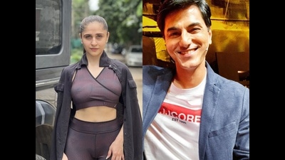 Actor Hunar Gandhi had worked with late actor Siddhaanth Vir Surryavanshi in the show Grihasti. Actor Hunar Gandhi had worked with late actor Siddhaanth Vir Surryavanshi in the show Grihasti.