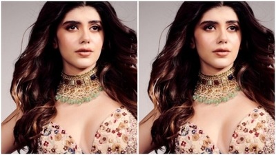 Styled by fashion stylist Ayesha Amin Nigam, Sanjana wore her tresses open in wavy curls with a middle part and decked up in nude eyeshadow, black eyeliner, black kohl, mascara-laden eyelashes, drawn eyebrows, contoured cheeks and a shade of nude lipstick.  (Instagram/@sanjanasanghi96)