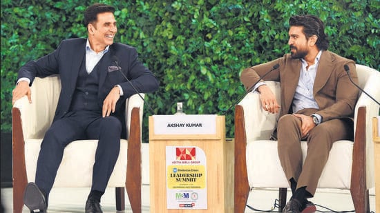 Actors Akshay Kumar and Ram Charan at the 20th Hindustan Times Leadership Summit. (Ravi Kumar/HT Photo)