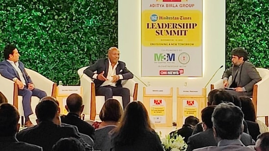 The fourth session was between Sachin Tendulkar and Brian Lara. Sachin recalled his first meeting with Lara and said that "the first time I met him was in 1990 in Toronto. I had scored my first Test hundred at the time and just after that, there was an exhibition West Indies vs Rest of the World in Toronto. I saw him in the hotel lobby first."(HT Photo)