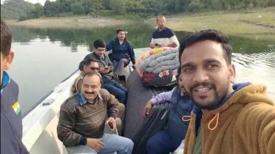 The Election Commission dispatched a team by a boat to establish a polling station in Himchal Pradesh’s Fatehpur, Kangra, where there are nearly 90 voters. (Sourced)