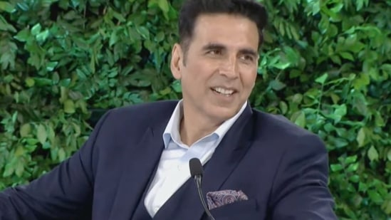 Akshay Kumar opened up on why he does four-five films a year and said, "I do four films a year. Yes, I do it. I do ads, sure. I work, not stealing from anyone. I don't understand. People ask me why do you get up early? But, morning is for waking up, right. I don't understand what I am doing wrong. I will work. I will give 50 days if required and 90 days if needed."(HT Photo)