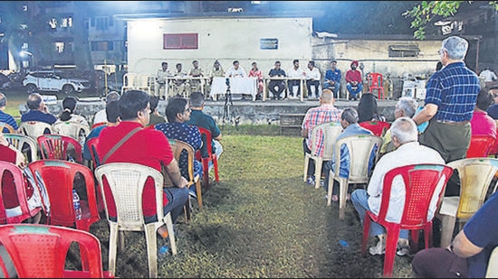 Mumbai, India - November 12, 2022: Citizens of Andheri (West and East) hold a meeting with BJP MLA Ameet Satam regarding Gokhale Bridge, at Bharucha Baug, Andheri (West), in Mumbai, India, on Friday, November 12, 2022. (Photo by Vijay Bate/HT Photo) (HT PHOTO) Mumbai, India - November 12, 2022: Citizens of Andheri (West and East) hold a meeting with BJP MLA Ameet Satam regarding Gokhale Bridge, at Bharucha Baug, Andheri (West), in Mumbai, India, on Friday, November 12, 2022. (Photo by Vijay Bate/HT Photo) (HT PHOTO)