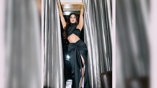 Bhumi Pednekar falunted her toned abs as she struck million dollar poses for the camera.(Instagram/@bhumipednekar)